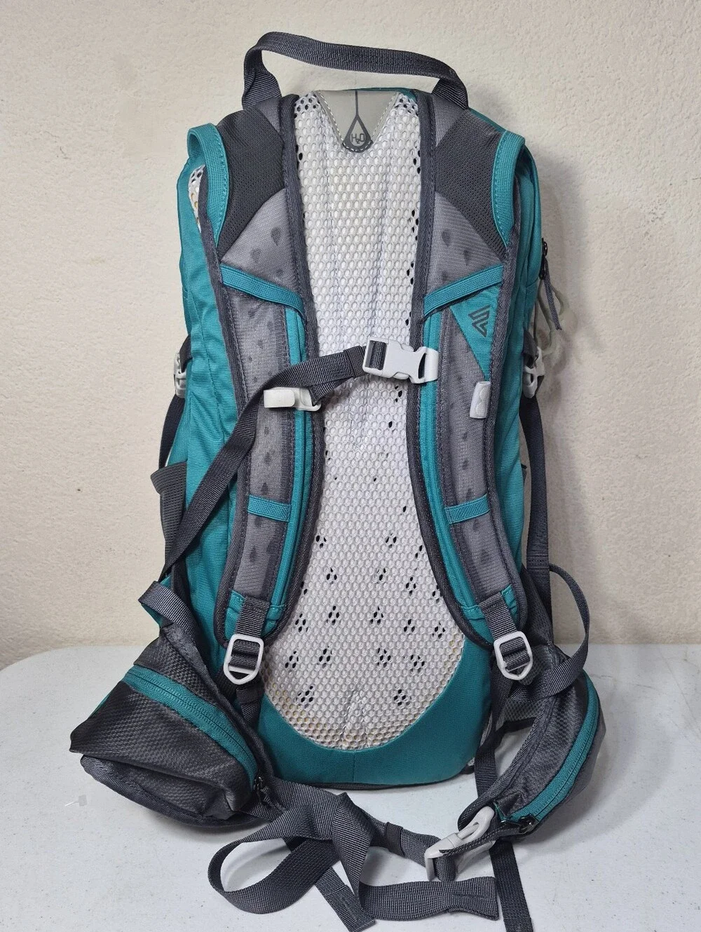Gregory Maya 16 Backpack Women’s Gray Teal Hydration